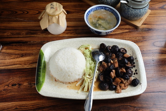香菇滑雞蓋飯