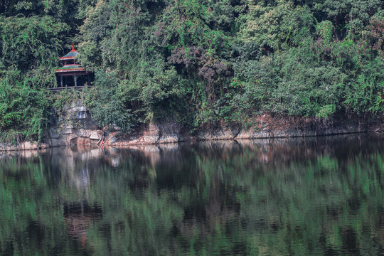 水潭