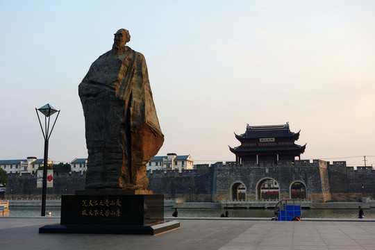范仲淹塑像