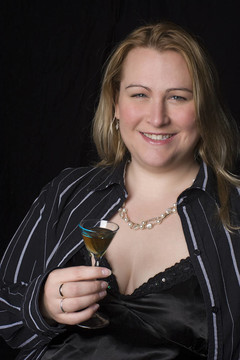超重的婦女喝一杯
