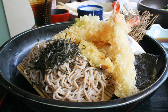 蕎麥面和天婦羅食品街