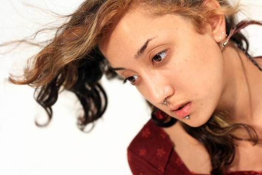一個(gè)混血的年輕女人的肖像