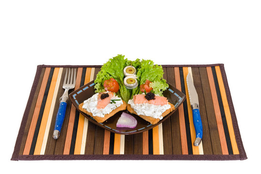 腌熏三文魚(yú)吐司