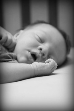 一個星期大的嬰兒