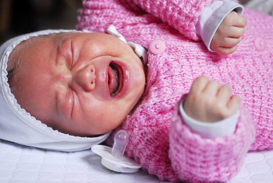 哭泣的嬰兒