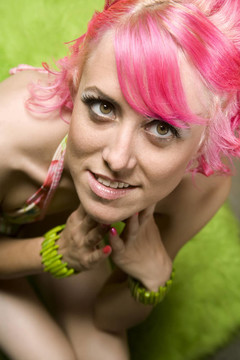 漂亮女人與Pink Hair