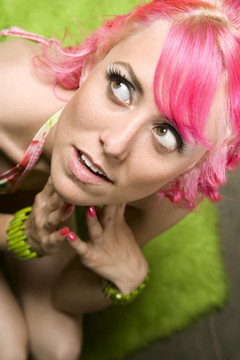 漂亮女人與Pink Hair