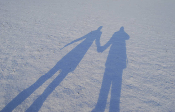 夫婦在雪