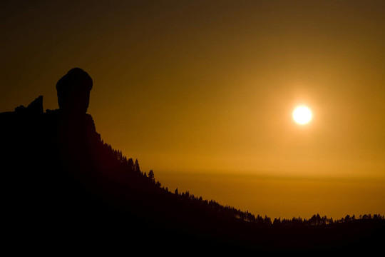 夕陽(yáng)在山