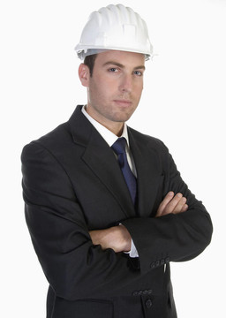 具有白色頭盔的智能建筑師