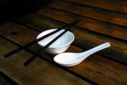 中國(guó)的湯碗和筷子