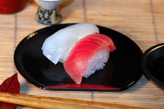 金槍魚魷魚壽司