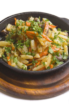 雞肉烤土豆、carrot strewed和歐芹