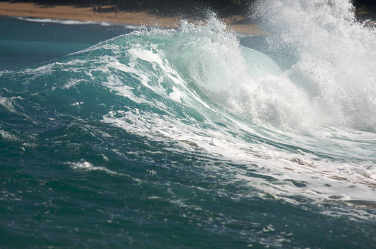 戲劇性的Shorebreak Wave
