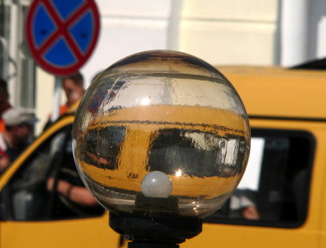 Streetlamp的黃色出租車