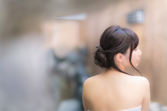 溫泉女