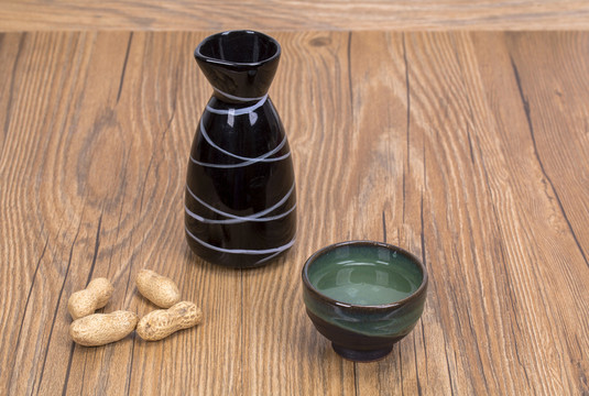 傳統(tǒng)酒杯