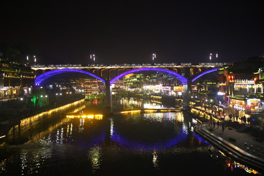 鳳凰古城 吊腳樓 沱江 夜景