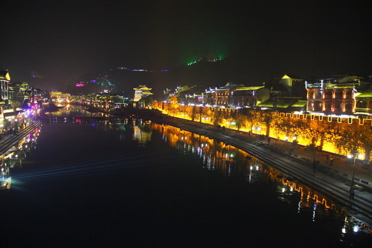 鳳凰古城 吊腳樓 沱江 夜景