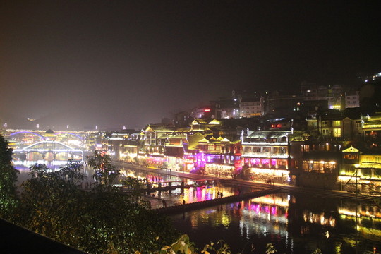 鳳凰古城 吊腳樓 沱江 夜景