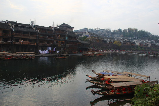 鳳凰古城 吊腳樓 沱江
