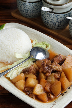 紅燒肉蓋飯