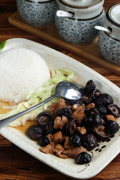 香菇滑雞蓋飯