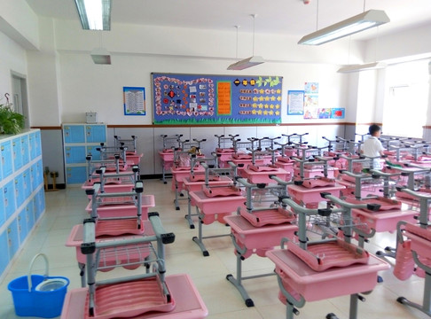 北京小學(xué)教室打掃衛(wèi)生