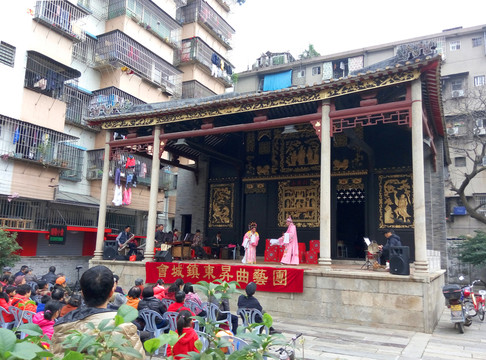 東昇曲藝團(tuán)在新會石戲臺演出