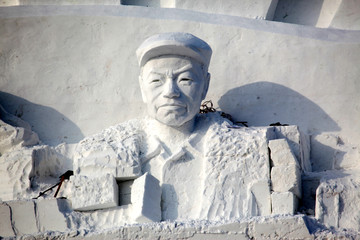 雪雕 雪 冬天 石油工人