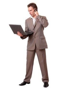 商務(wù)人士用筆記本和手機