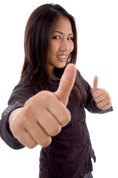 高興的女性豎起大拇指