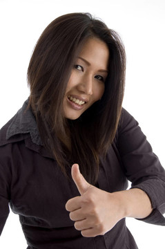 美麗的亞洲人；中國人；日本人；韓國人；亞洲太平洋；泰國女人在一個孤立的白色背景上豎起大拇指