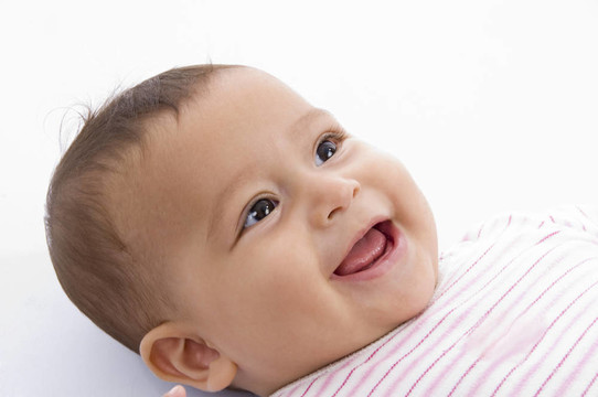 親密的微笑可愛的嬰兒