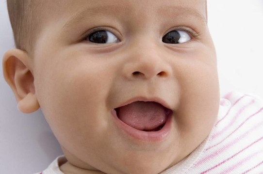 接近可愛的嬰兒