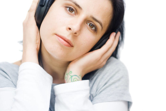 與headphon年輕女人