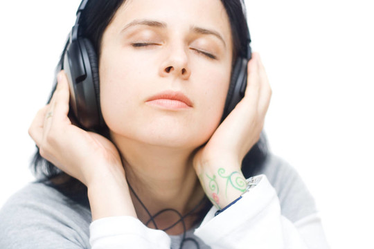與headphon年輕女人