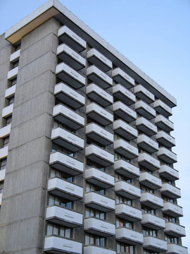 有許多陽臺的建筑