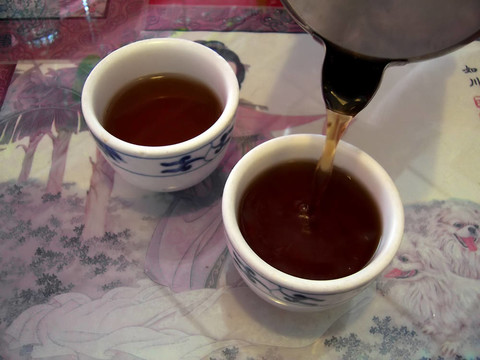 倒茶