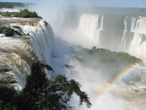 Iguassa Falls；巴西彩虹