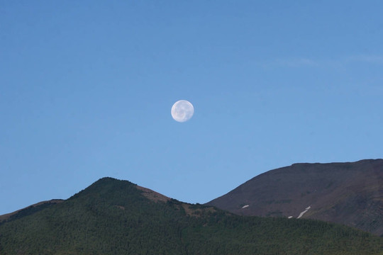 月亮山