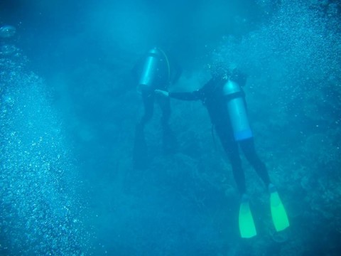 兩名潛水員