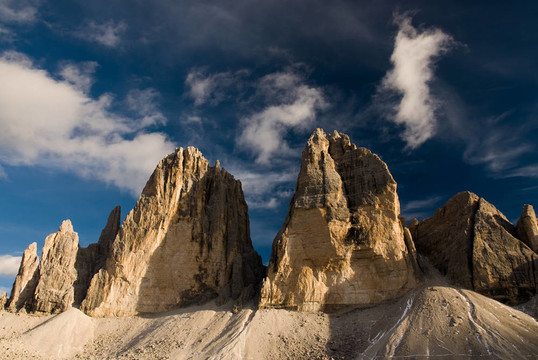 Tre Cime di拉瓦萊多