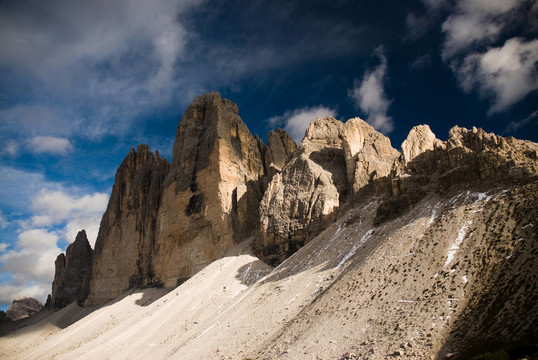Tre Cime di拉瓦萊多