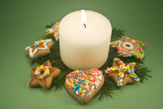 蜡烛和圣诞饼干