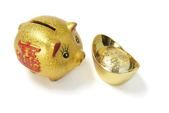 帶金錠的金豬儲蓄罐