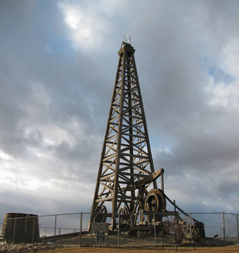 老Oil Derrick