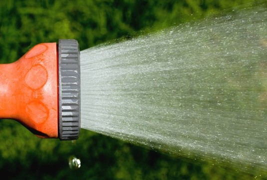 花園水管噴水