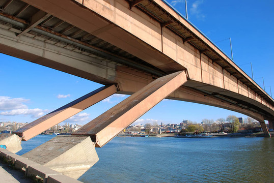 貝爾格萊德橋