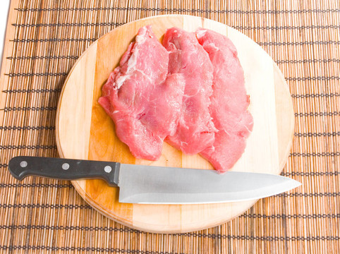 木質(zhì)板上的牛肉